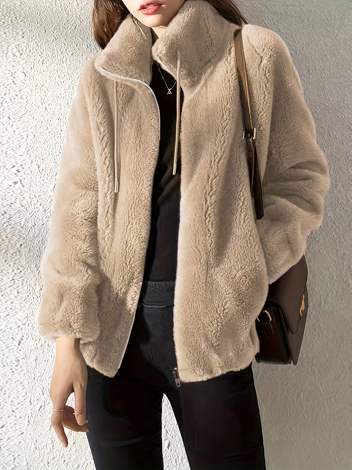 Damenjacke beige mit hohem Kragen und praktischem Reißverschluss - 1 - Atelier-Zofia
