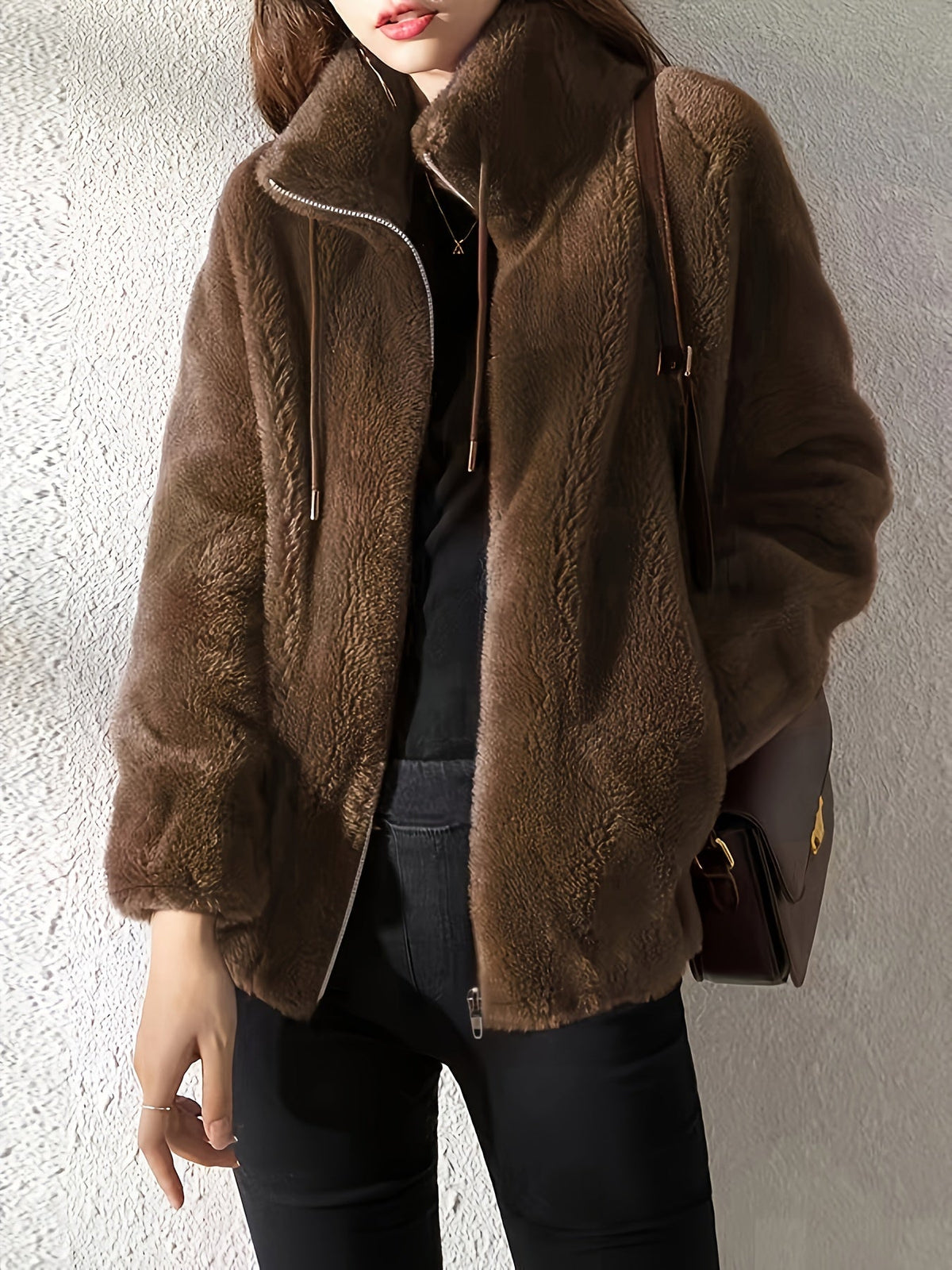 Damenjacke beige mit hohem Kragen und praktischem Reißverschluss - 2 - Atelier-Zofia