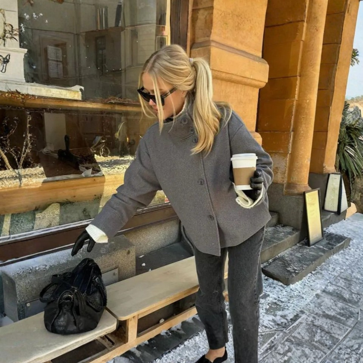 Jacke Damen schwarz oversized mit Stehkragen und Knopfverschluss - 2 - Atelier-Zofia