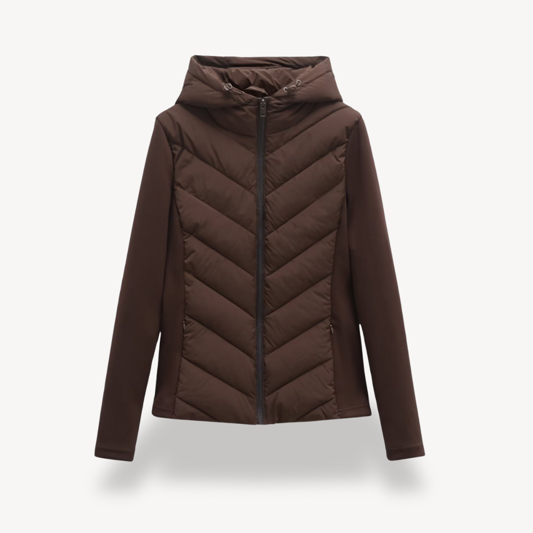 Damenjacke schwarz figurbetont mit Kapuze und Chevron-Design - 1 - Atelier-Zofia