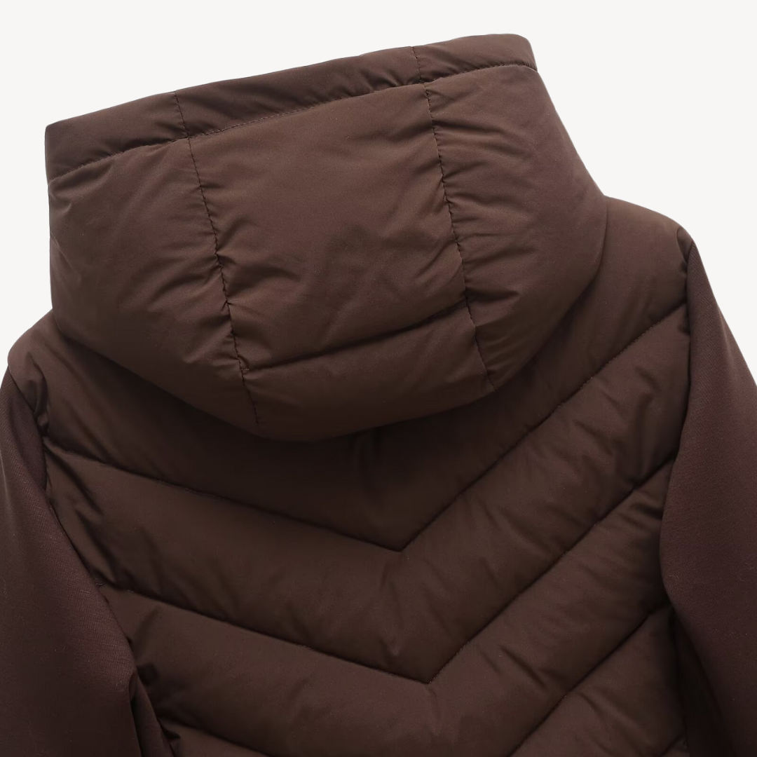 Damenjacke schwarz figurbetont mit Kapuze und Chevron-Design - 7 - Atelier-Zofia