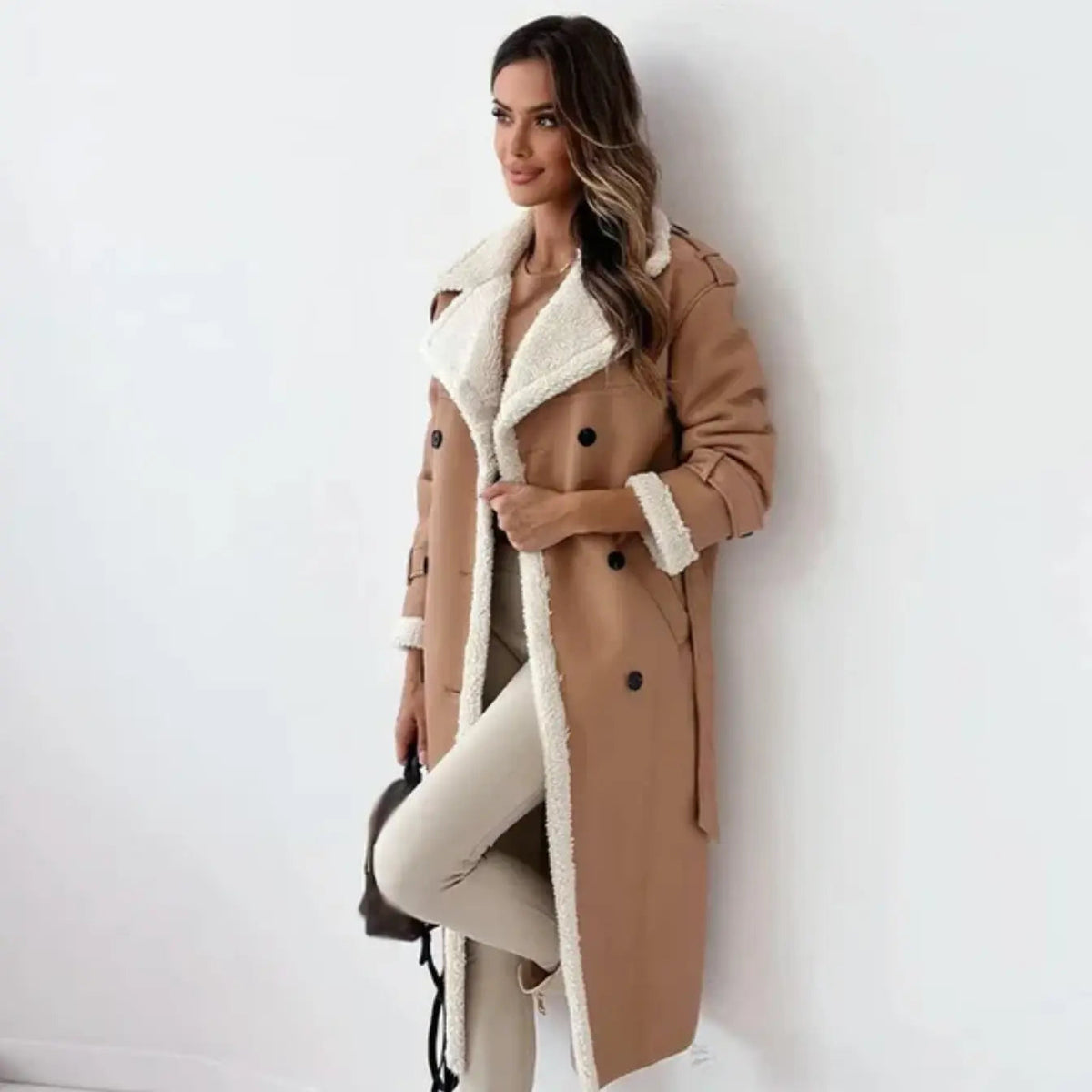 Damen Mantel schwarz tailliert mit Faux-Fur-Kragen - 3 - Atelier-Zofia