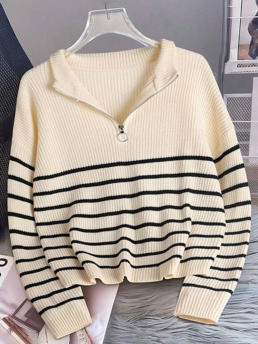 Pullover Damen beige mit halbem Reißverschluss und Streifen - 1 - Atelier-Zofia