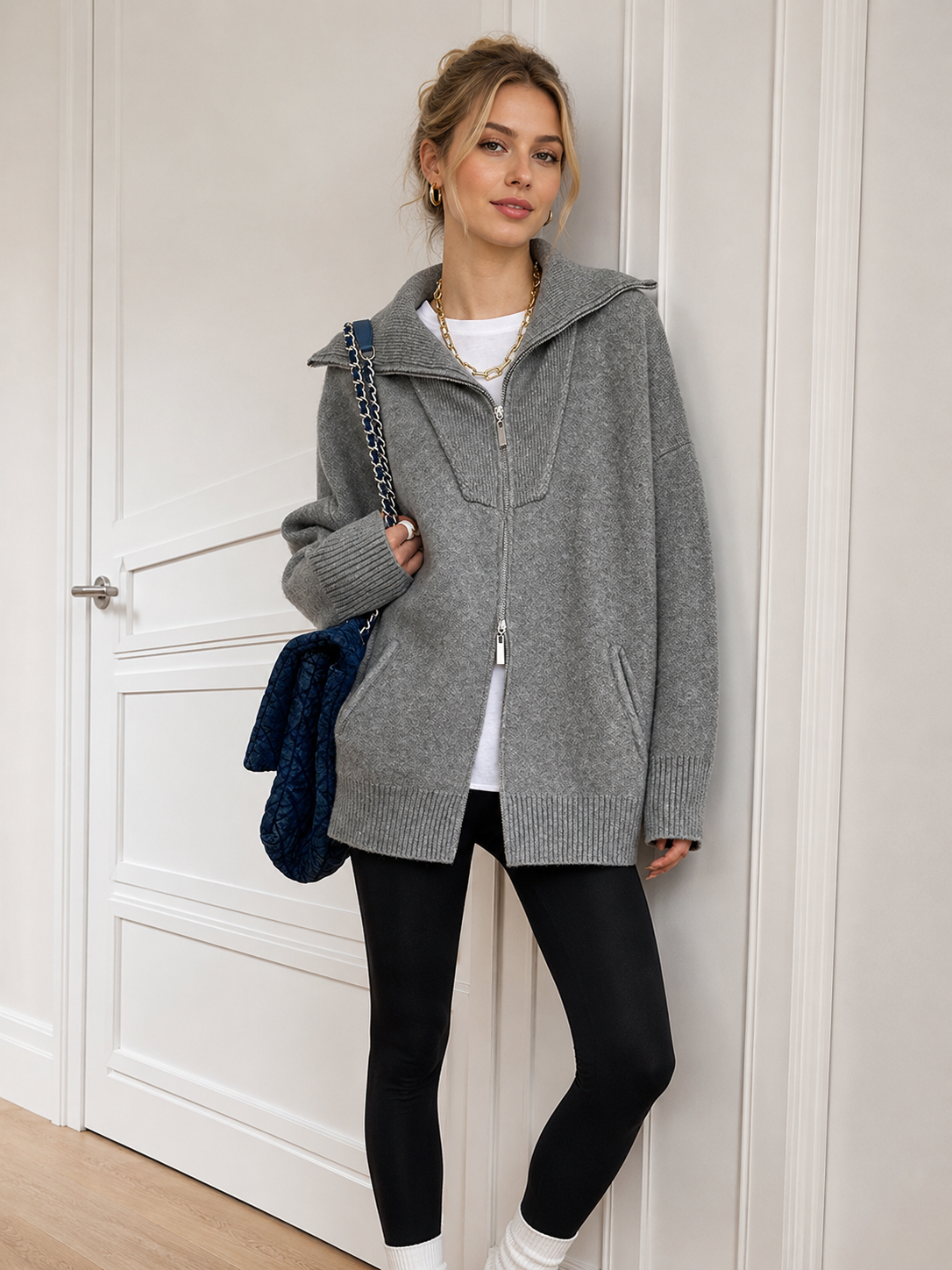 Cardigan Damen grau oversized mit hohem Kragen und Zipper - 2 - Atelier-Zofia
