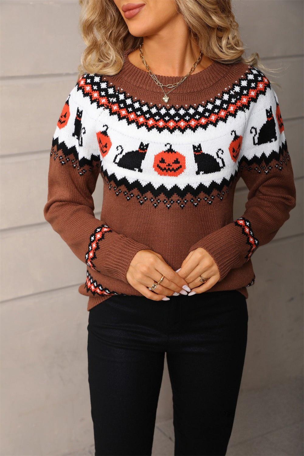Pullover Damen braun mit Halloween-Motiv und Rundhalsausschnitt - 2 - Atelier-Zofia