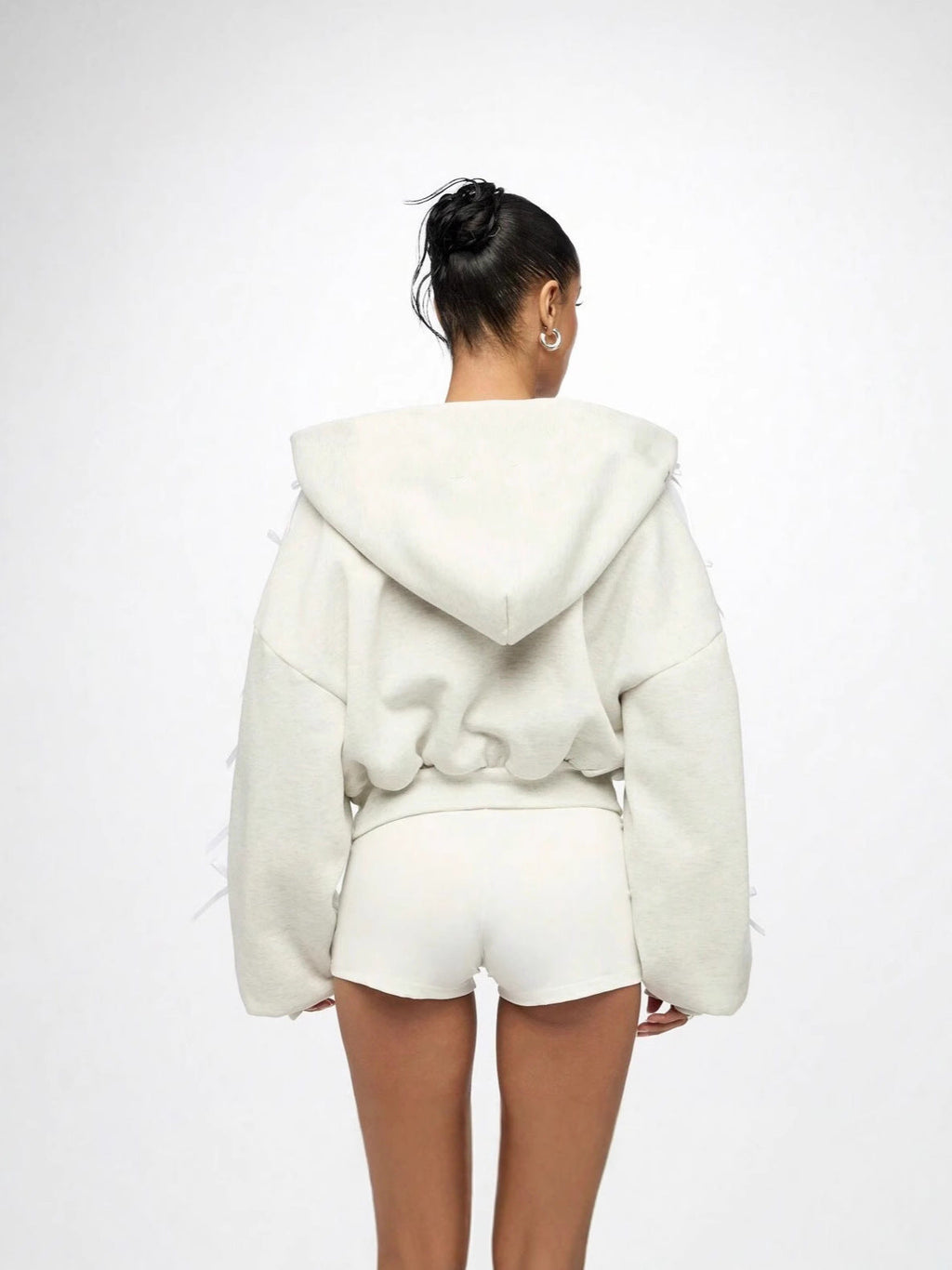 Hoodie Damen rosa mit Kapuze und Rüschenärmeln - 5 - Atelier-Zofia