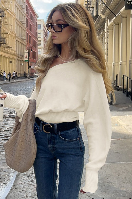Pullover Damen weiß lässiger Schnitt mit schulterfreiem Ausschnitt - 3 - Atelier-Zofia