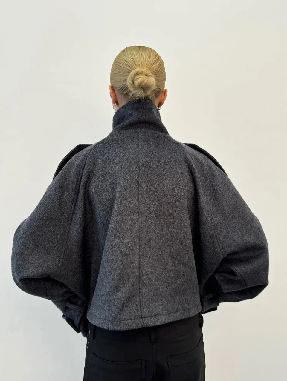 Damen Jacke grau im lässigen Oversized-Schnitt mit hohem Kragen - 3 - Atelier-Zofia