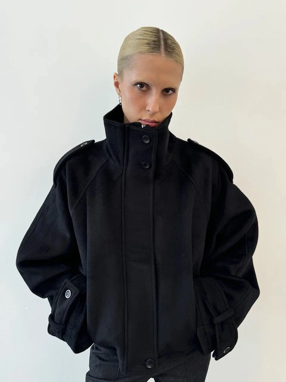 Damen Jacke grau im lässigen Oversized-Schnitt mit hohem Kragen - 7 - Atelier-Zofia