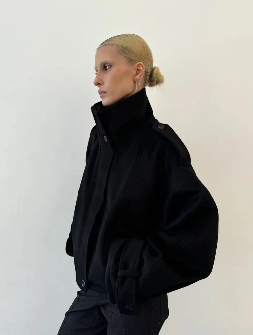Damen Jacke grau im lässigen Oversized-Schnitt mit hohem Kragen - 8 - Atelier-Zofia