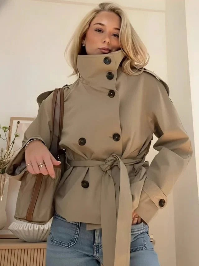 Jacke Damen beige tailliert mit Gürtel und hohem Kragen - 1 - Atelier-Zofia