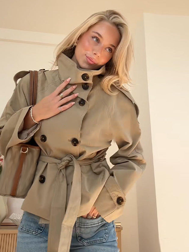 Jacke Damen beige tailliert mit Gürtel und hohem Kragen - 2 - Atelier-Zofia