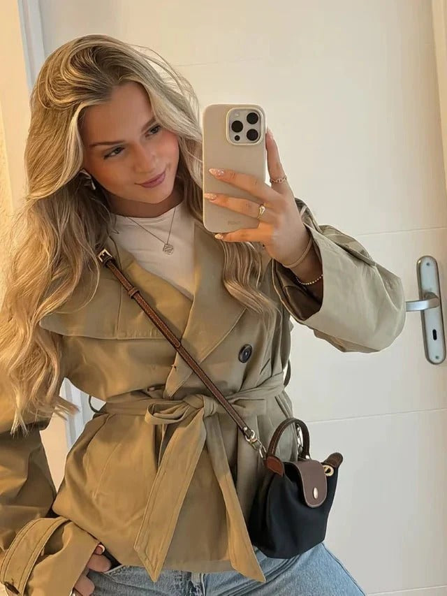 Jacke Damen beige tailliert mit Gürtel und hohem Kragen - 3 - Atelier-Zofia
