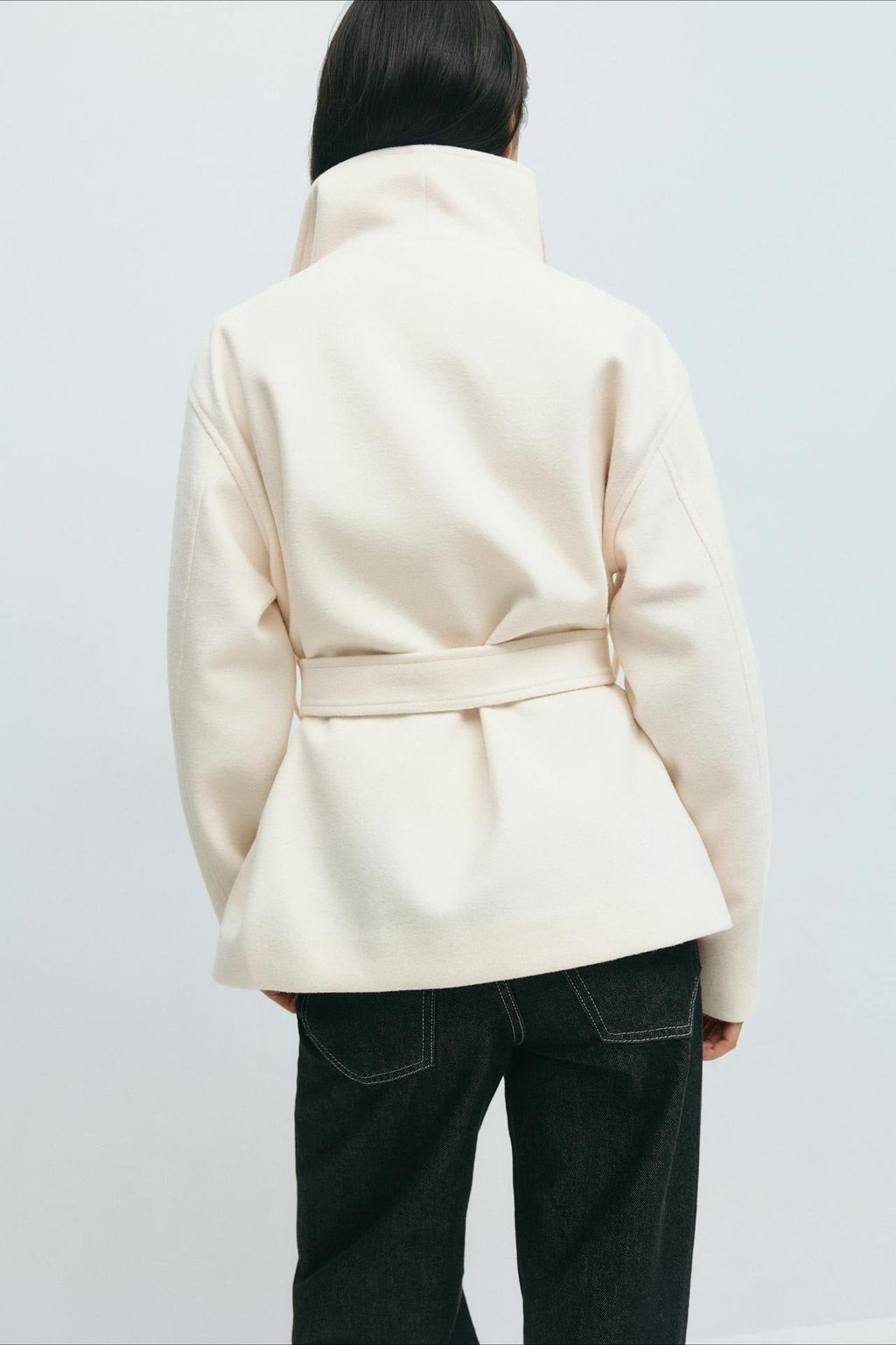 Jacke Damen creme tailliert mit hohem Kragen und Gürtel - 3 - Atelier-Zofia