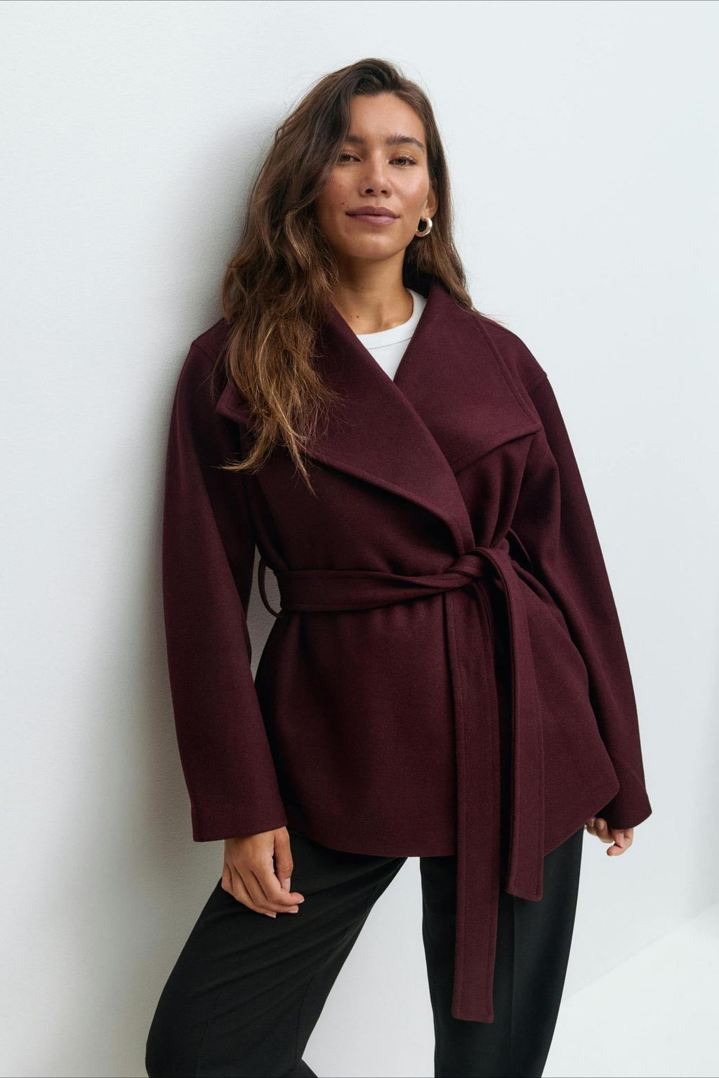 Jacke Damen creme tailliert mit hohem Kragen und Gürtel - 4 - Atelier-Zofia