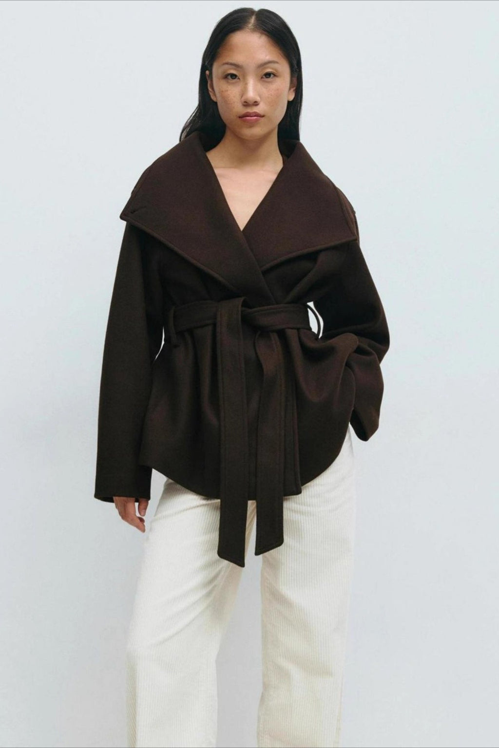 Jacke Damen creme tailliert mit hohem Kragen und Gürtel - 6 - Atelier-Zofia