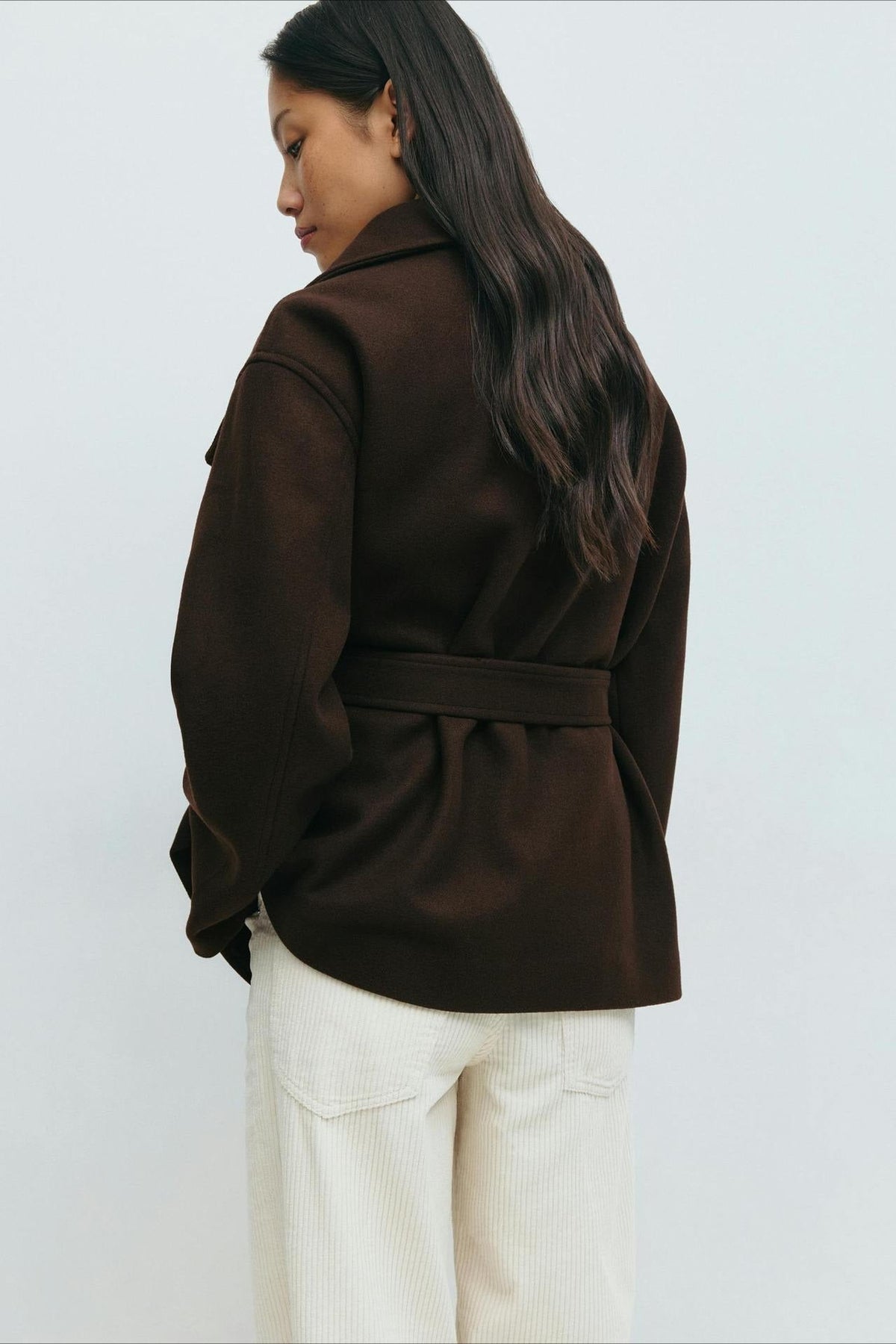 Jacke Damen creme tailliert mit hohem Kragen und Gürtel - 8 - Atelier-Zofia