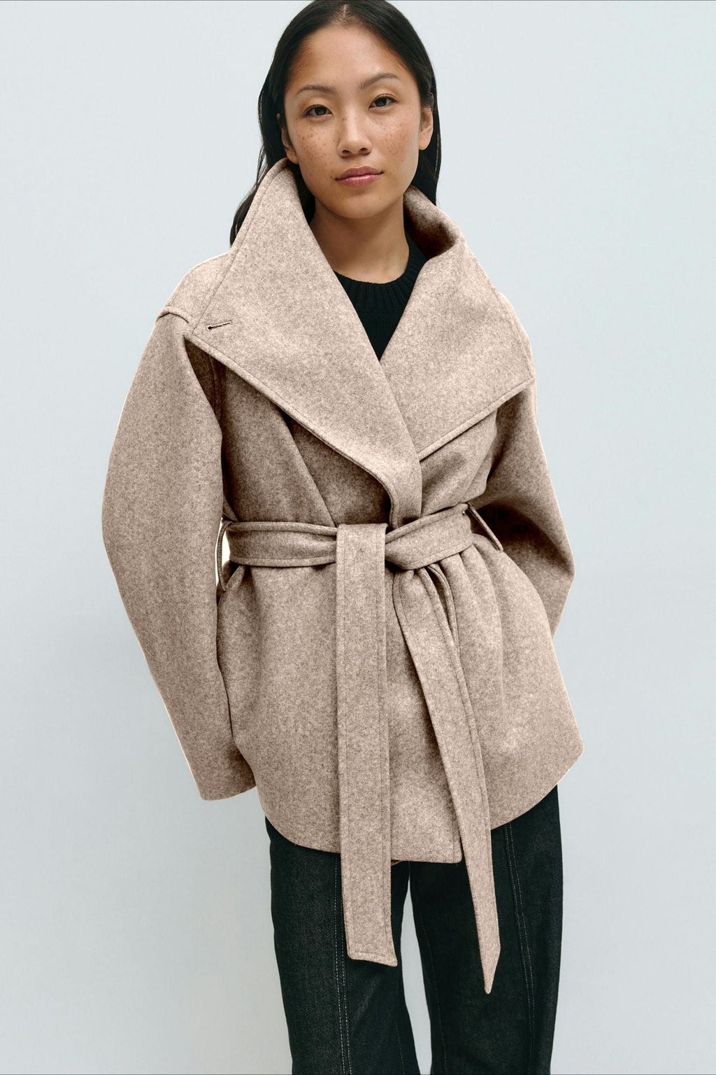 Jacke Damen creme tailliert mit hohem Kragen und Gürtel - 13 - Atelier-Zofia