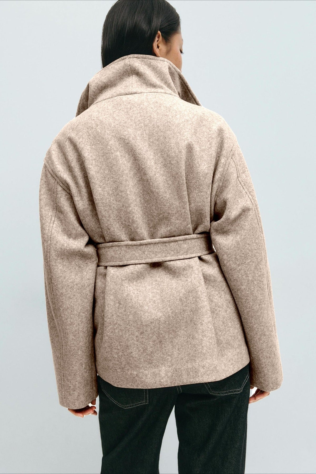 Jacke Damen creme tailliert mit hohem Kragen und Gürtel - 15 - Atelier-Zofia