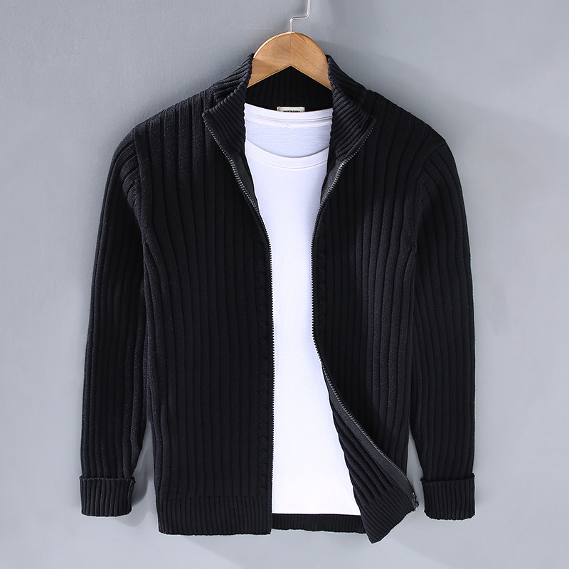 Strickjacke Herren schwarz figurbetont mit Stehkragen - 1 - Atelier-Zofia