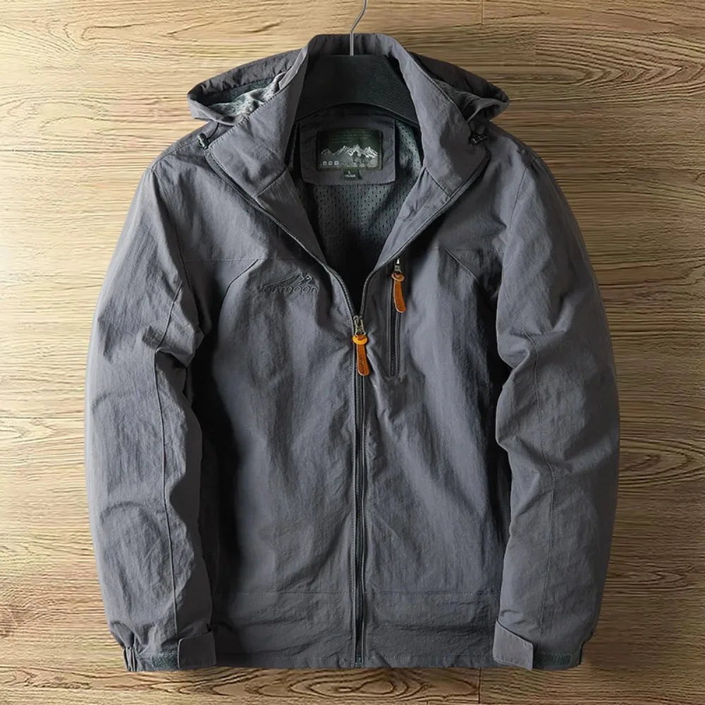 Jacke Herren schwarz tailliert mit Kapuze und praktischen Taschen - 5 - Atelier-Zofia