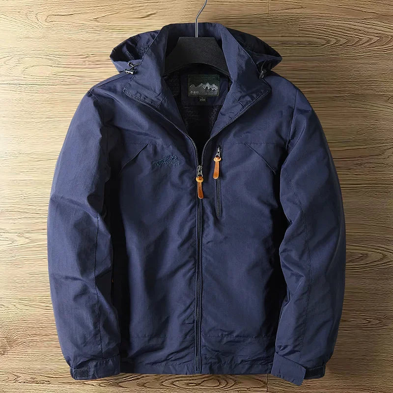 Jacke Herren schwarz tailliert mit Kapuze und praktischen Taschen - 8 - Atelier-Zofia