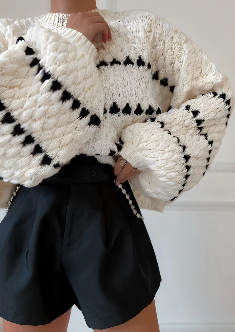 Pullover Damen creme oversized mit langen Ärmeln und gemustert - 2 - Atelier-Zofia
