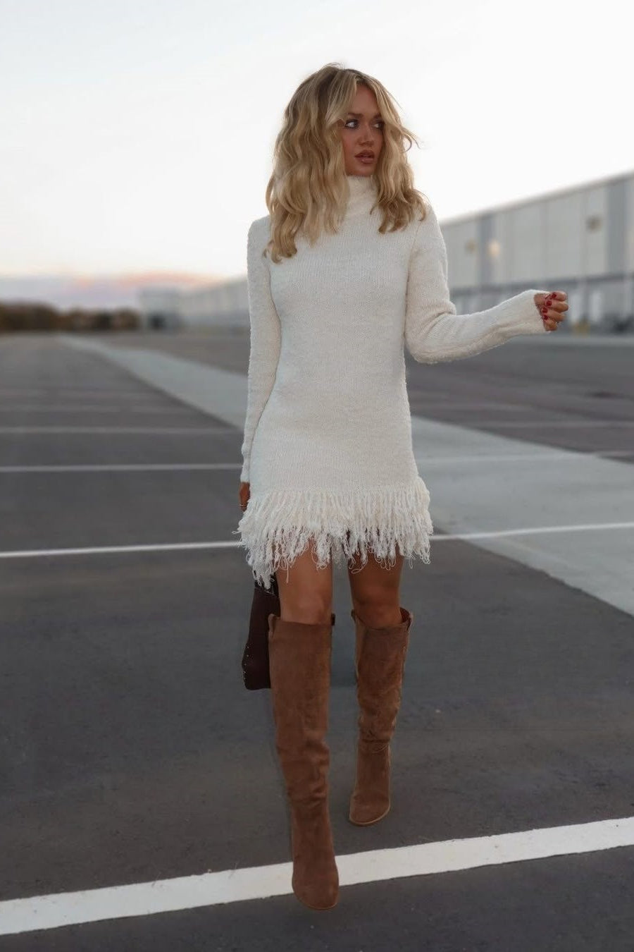 Kleid Damen creme figurbetont mit Turtleneck und Fransensaum - 2 - Atelier-Zofia