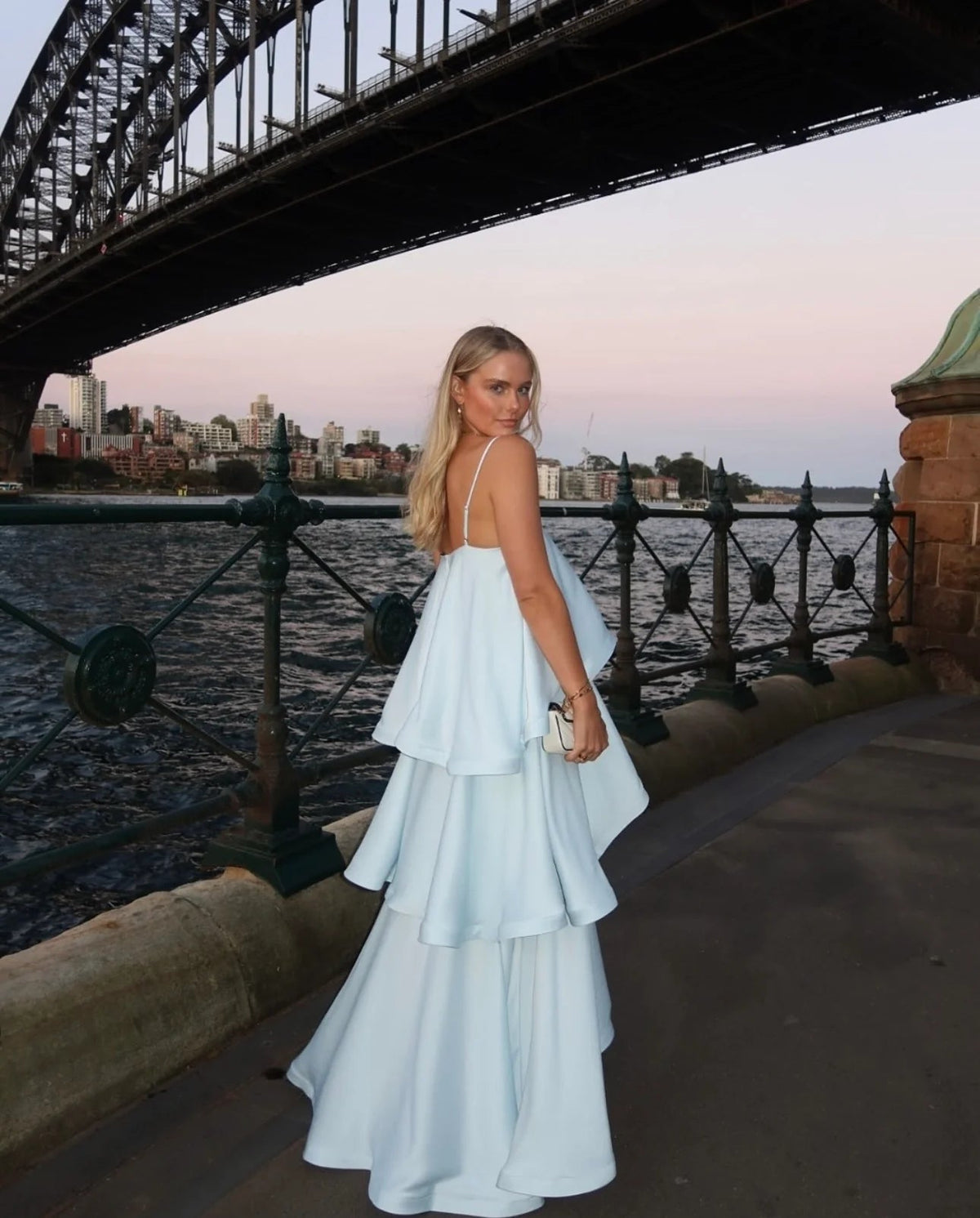 Maxikleid Damen hellblau mit fließendem Schnitt und Spaghettiträgern - 1 - Atelier-Zofia