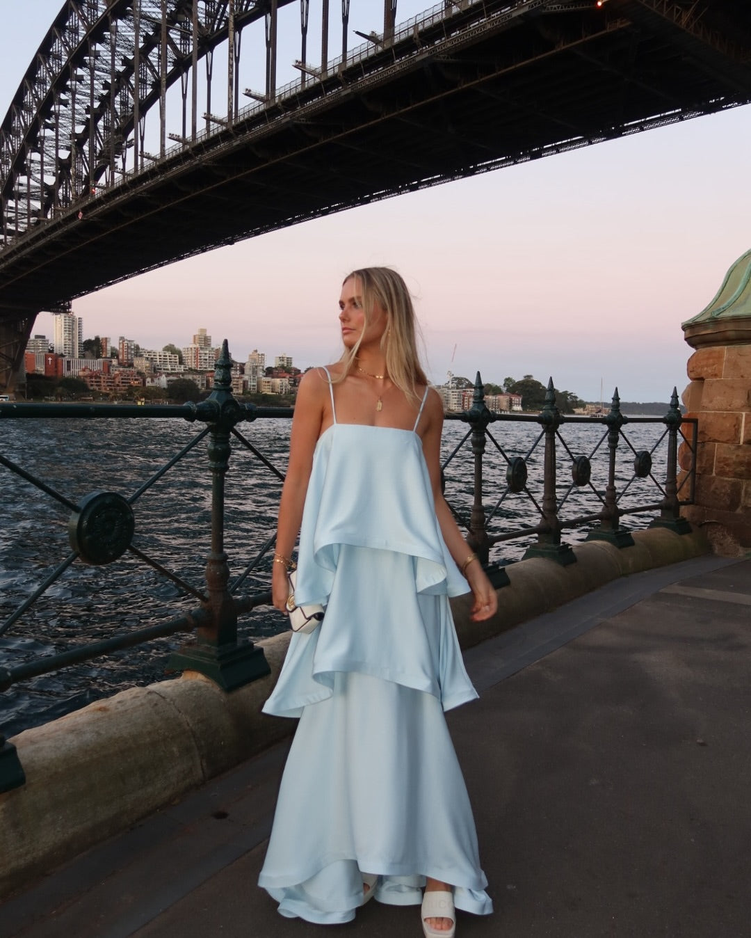 Maxikleid Damen hellblau mit fließendem Schnitt und Spaghettiträgern - 2 - Atelier-Zofia