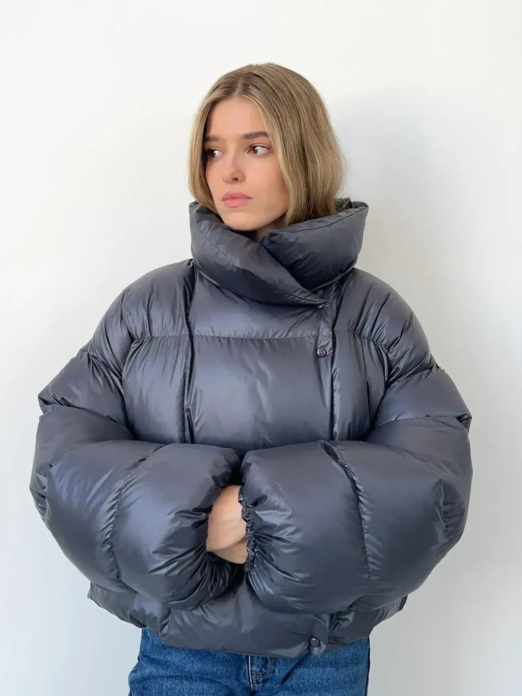 Pufferjacke Damen schwarz oversized mit hohem Kragen - 1 - Atelier-Zofia