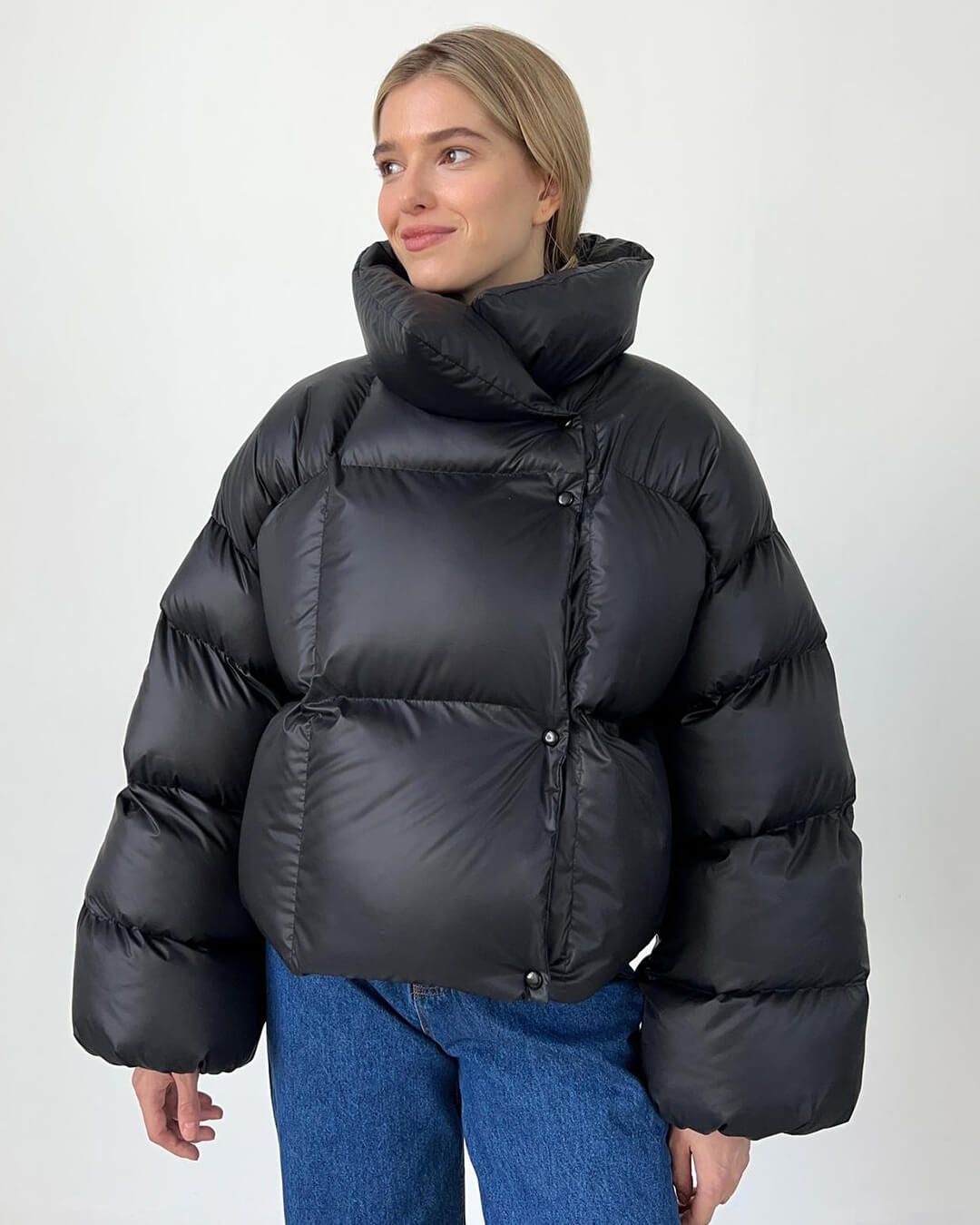 Pufferjacke Damen schwarz oversized mit hohem Kragen - 3 - Atelier-Zofia