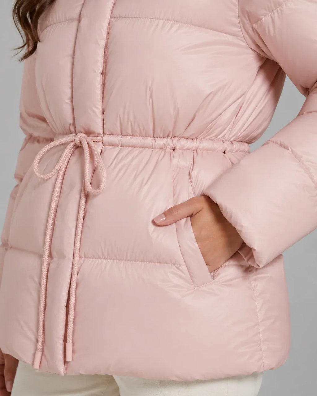 Damenjacke braun tailliert mit Kapuze und verstellbarem Taillenzug - 5 - Atelier-Zofia
