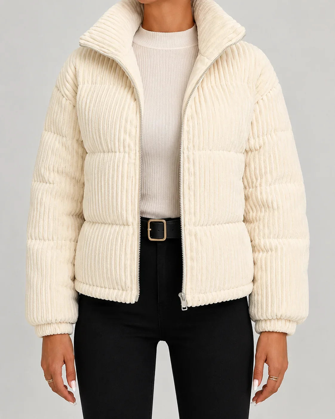 Damenjacke beige tailliert mit hohem Kragen und Reißverschluss - 1 - Atelier-Zofia