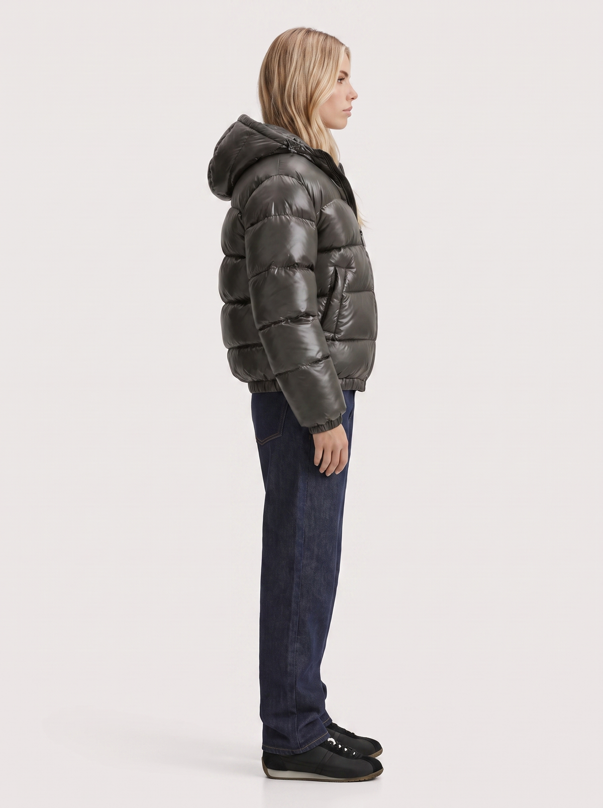 Damen Hoodie-Jacke mit gepolsterter Passform - J&B - 4 - Atelier-Zofia