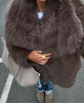 Faux Fur Mantel Damen braun oversized mit voluminösen Ärmeln - 1 - Atelier-Zofia