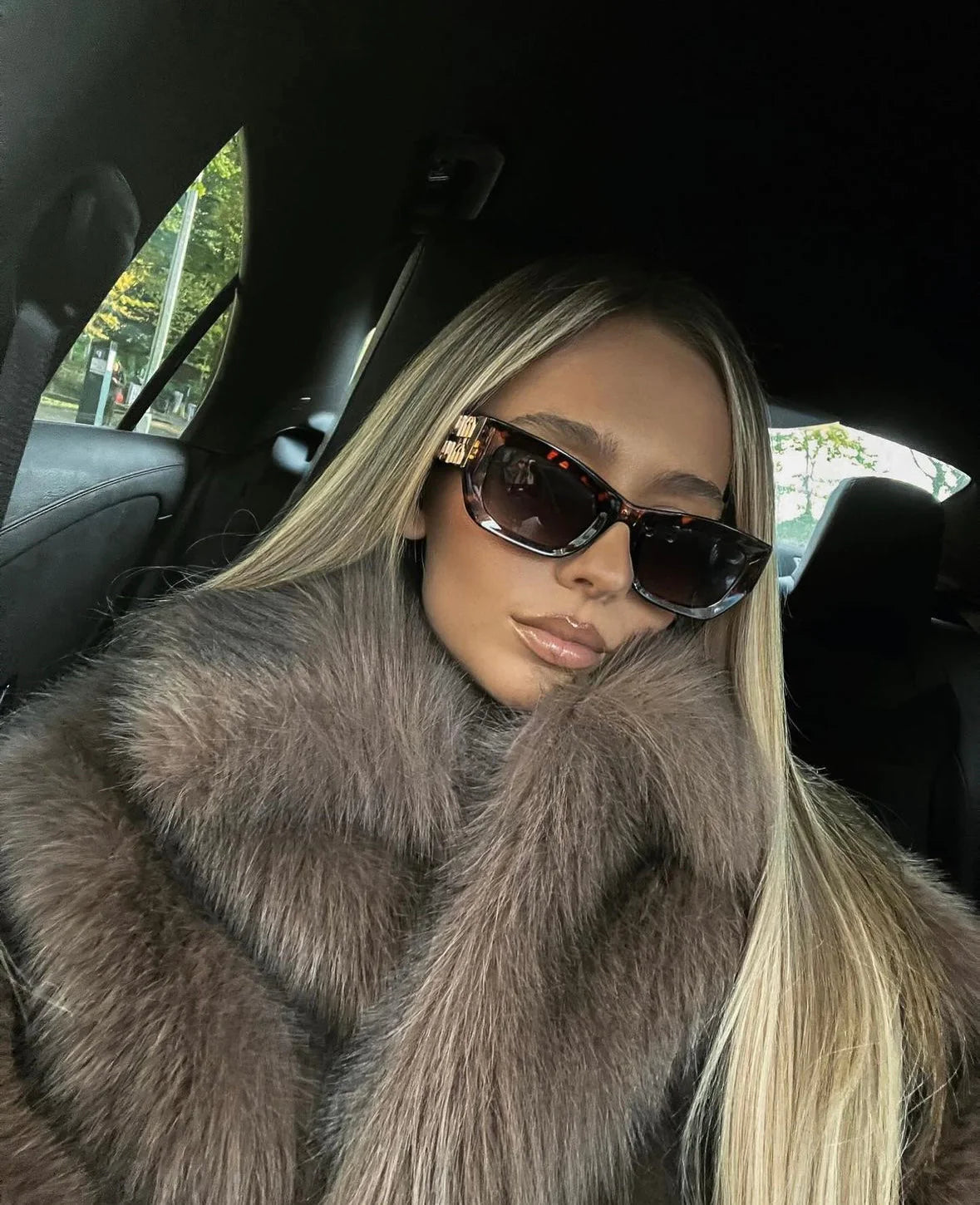 Faux Fur Mantel Damen braun oversized mit voluminösen Ärmeln - 4 - Atelier-Zofia