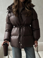 Damenjacke schwarz tailliert mit Kapuze und verstellbarem Taillenband - 13 - Atelier-Zofia