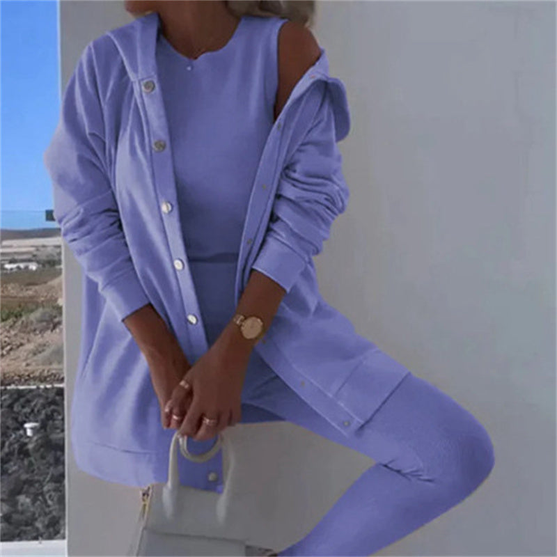 Outfit Damen lila figurbetont mit Kapuzenjacke und Leggings - 1 - Atelier-Zofia