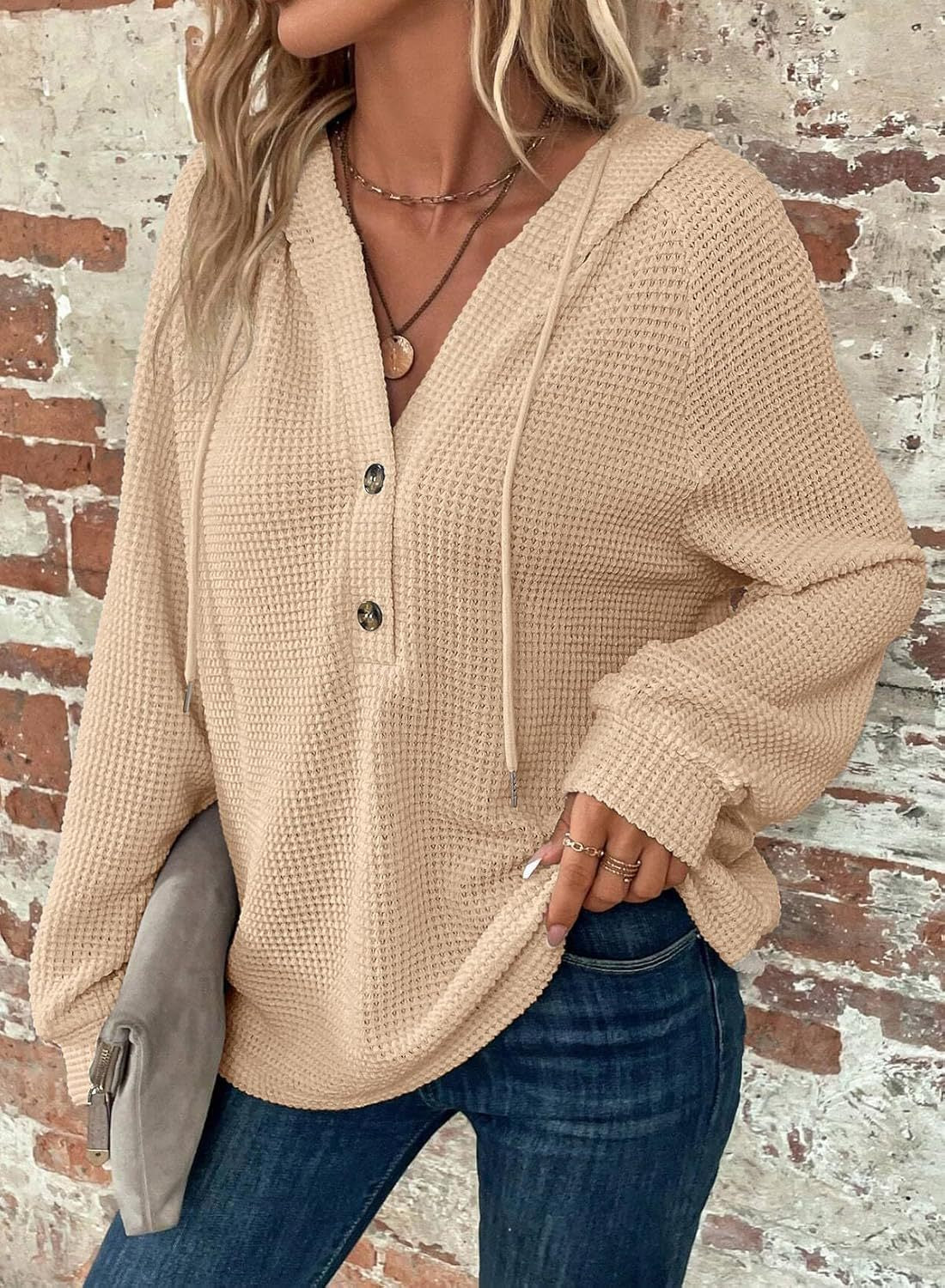 Pullover Damen beige mit Kapuze und Knopfleiste - 3 - Atelier-Zofia