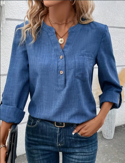 Bluse Damen blau tailliert mit Knopfdesign und Brusttasche - 1 - Atelier-Zofia