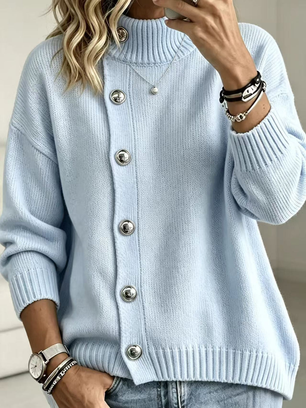 Pullover Damen schwarz mit Knopfdetails und hohem Kragen - 10 - Atelier-Zofia