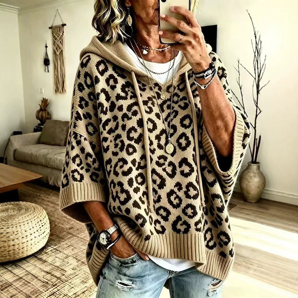 Hoodie Damen beige figurbetont mit Kapuze und Leopardenmuster - 1 - Atelier-Zofia
