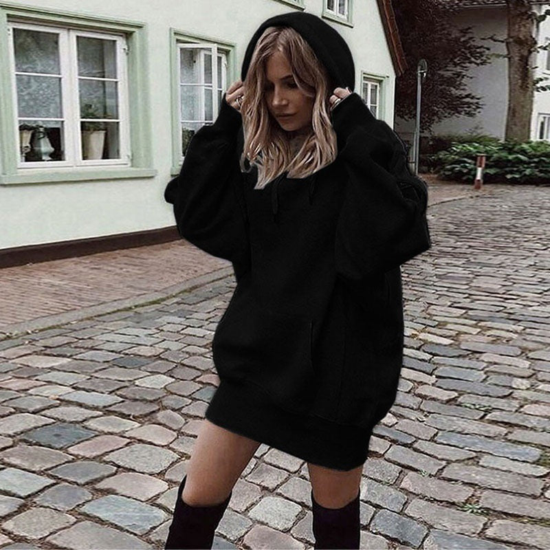 Hoodie Damen schwarz oversized mit Kapuze und Kängurutasche - 2 - Atelier-Zofia