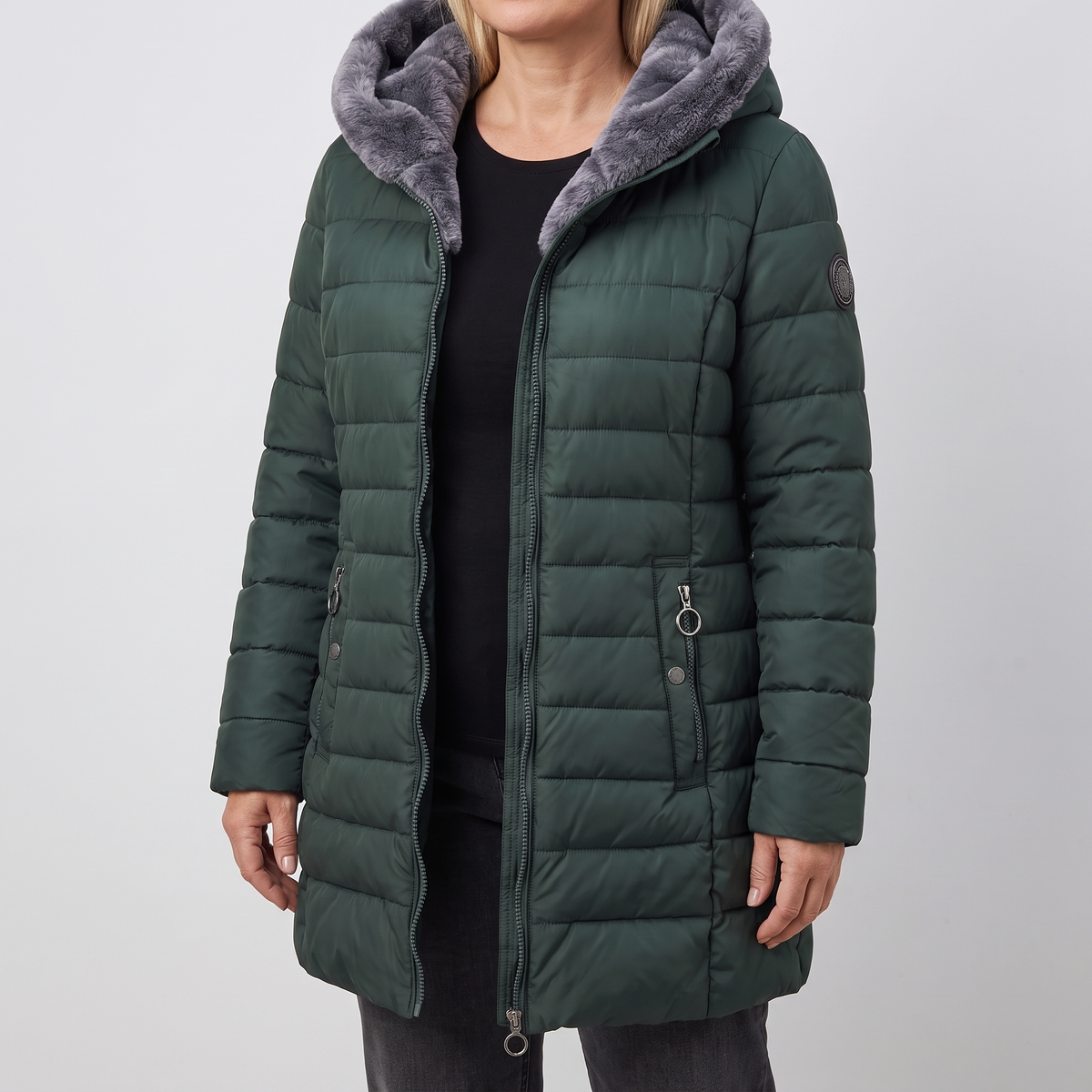 Winterjacke Damen schwarz tailliert mit Kapuze und Fleece-Futter - 1 - Atelier-Zofia