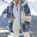 Faux Fur Mantel Damen rot oversized mit Kapuze und Reißverschluss - 1 - Atelier-Zofia