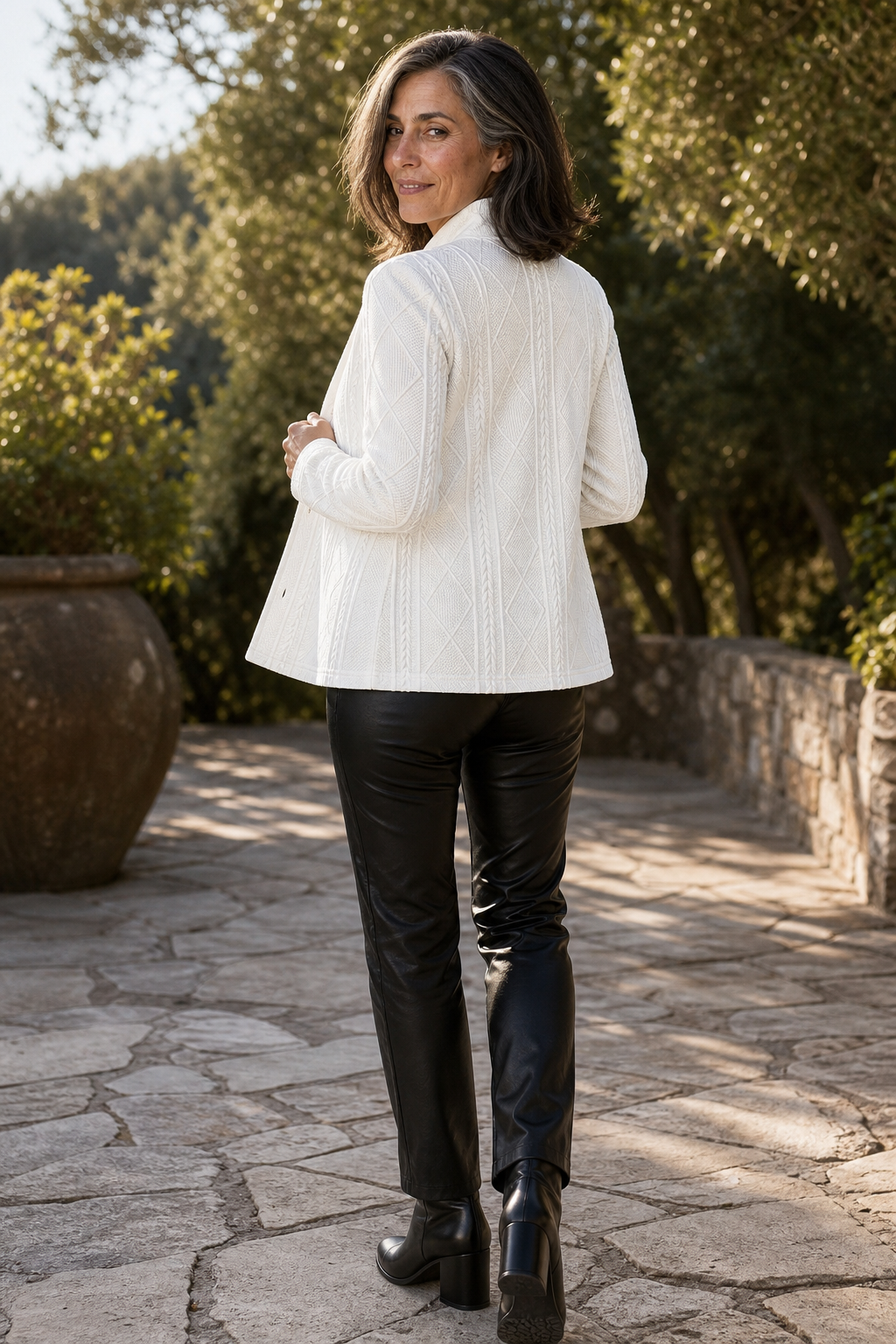 Blazer Damen weiß figurbetont mit Stehkragen und langen Ärmeln - 4 - Atelier-Zofia