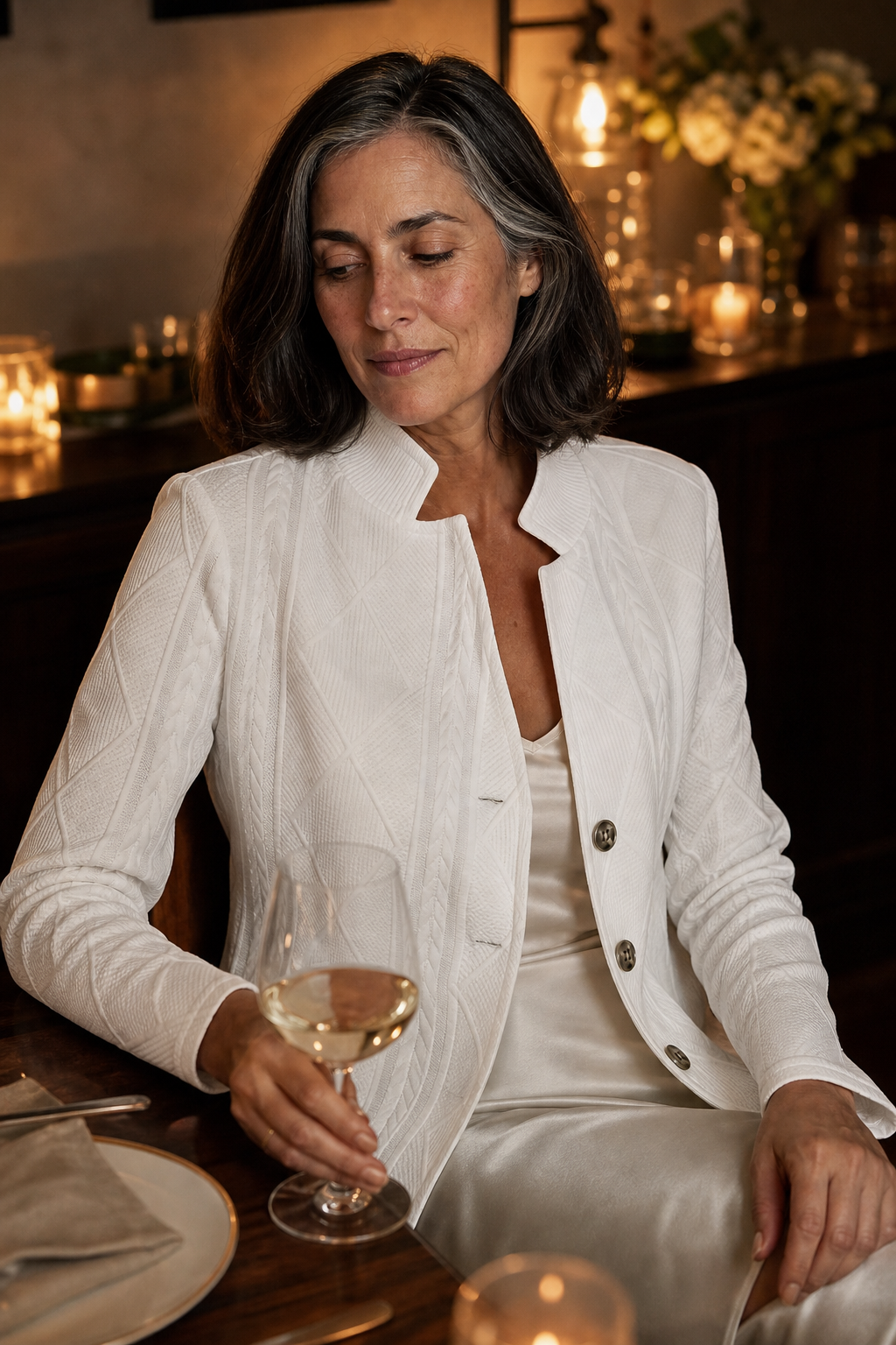 Blazer Damen weiß figurbetont mit Stehkragen und langen Ärmeln - 5 - Atelier-Zofia