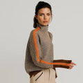Pullover Damen braun mit hohem Kragen und Zopfstrick - 1 - Atelier-Zofia