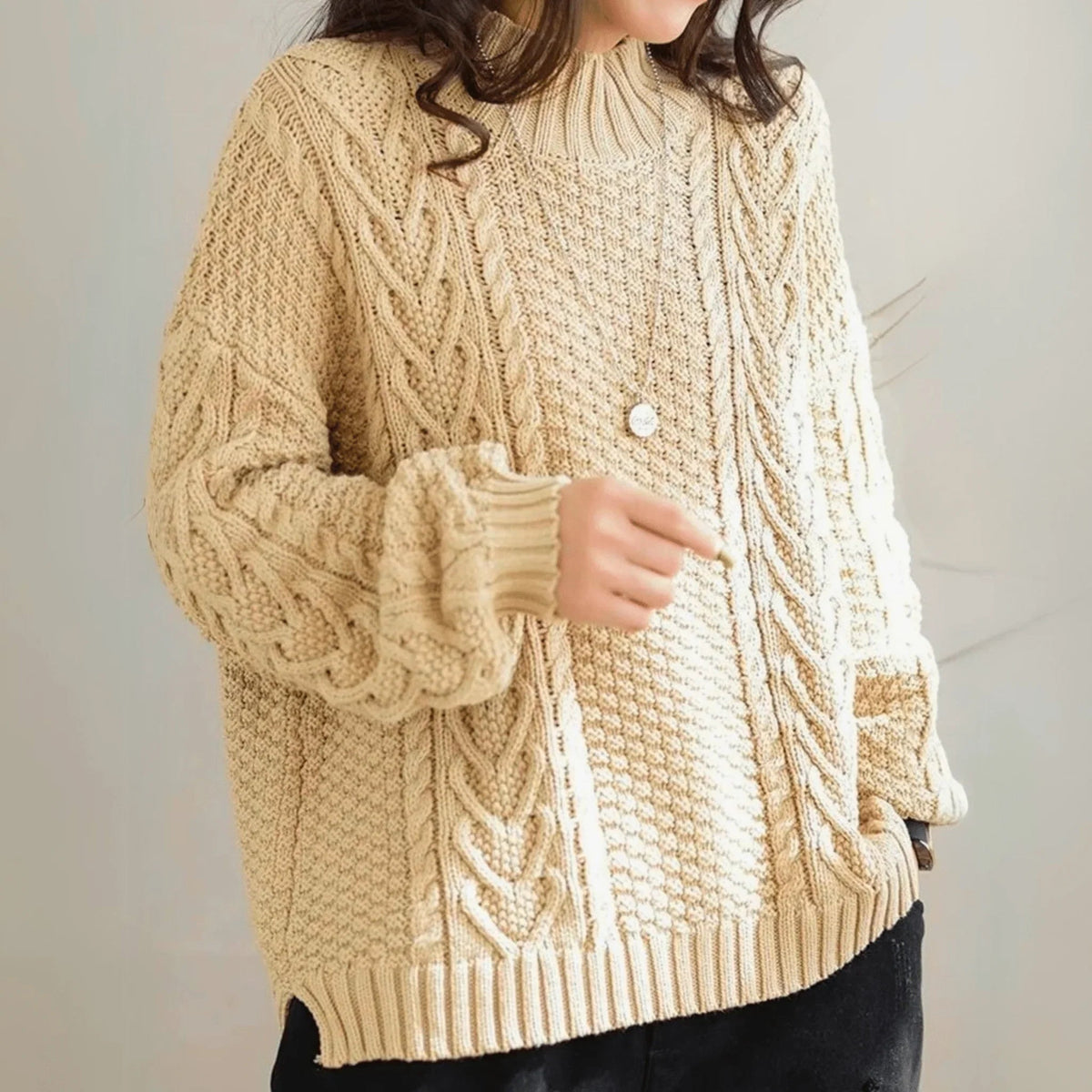 Pullover Damen schwarz lässiger Schnitt mit Stehkragen - 5 - Atelier-Zofia